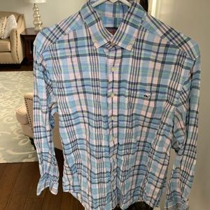 🐳Vineyard Vines Men’s size Small Buttondown Shirt